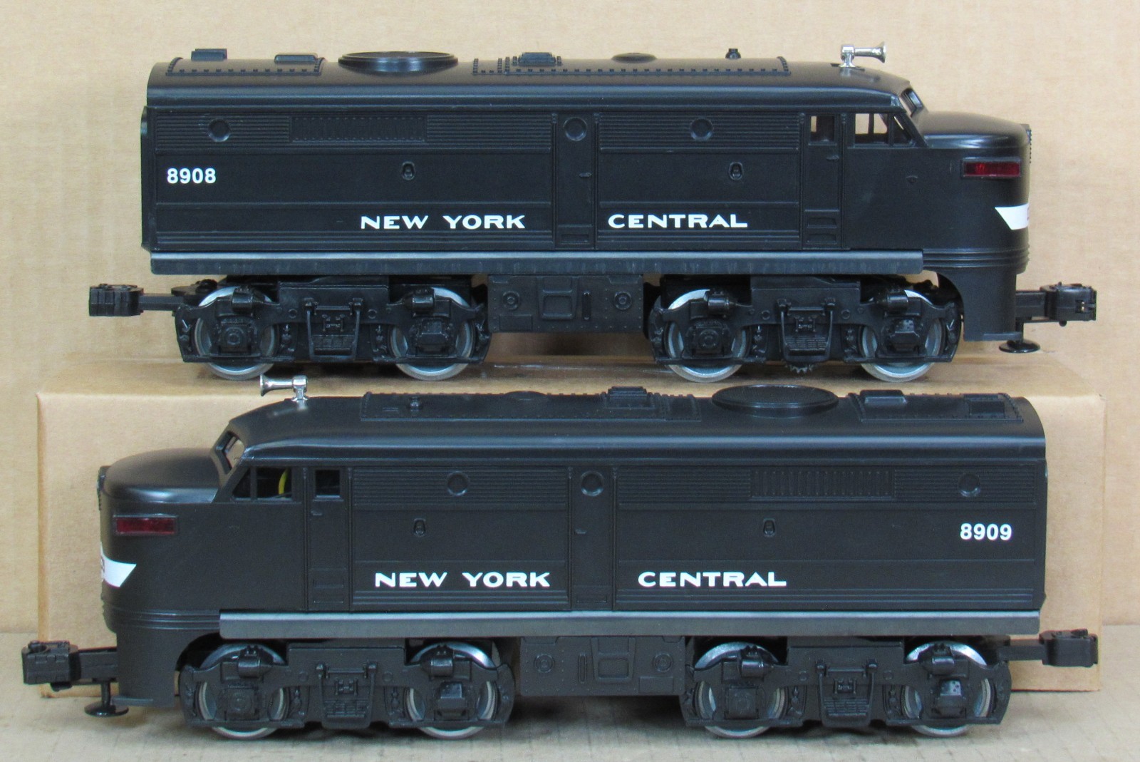Lionel 18908 New York Central ALCO FA-1 A-A Diesel Engine Set O-Gauge NOS *