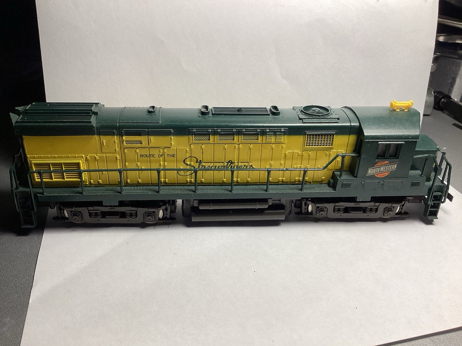 Vintage AHM North Western HO Scale Diesel Locomotive No.400 ExCond Runs Great