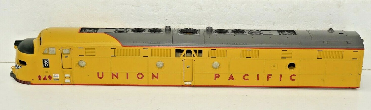 MTH O-GAUGE 20-20613-1 UNION PACIFIC DIESEL ENGINE #949 SHELL ONLY