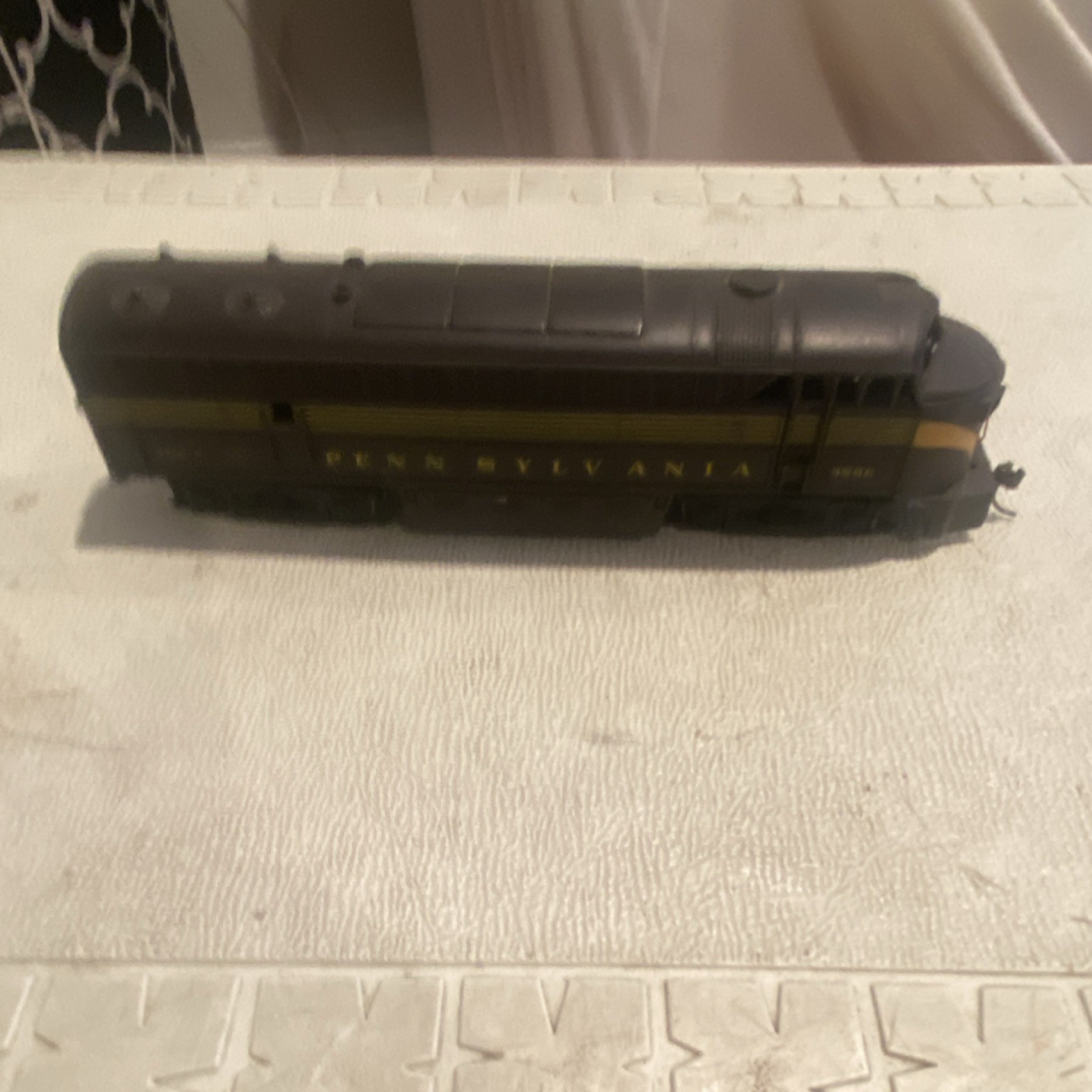 Pennsylvania Railroad HO Diesel Locomotive Analog DC 8900 Black Gold Plastic
