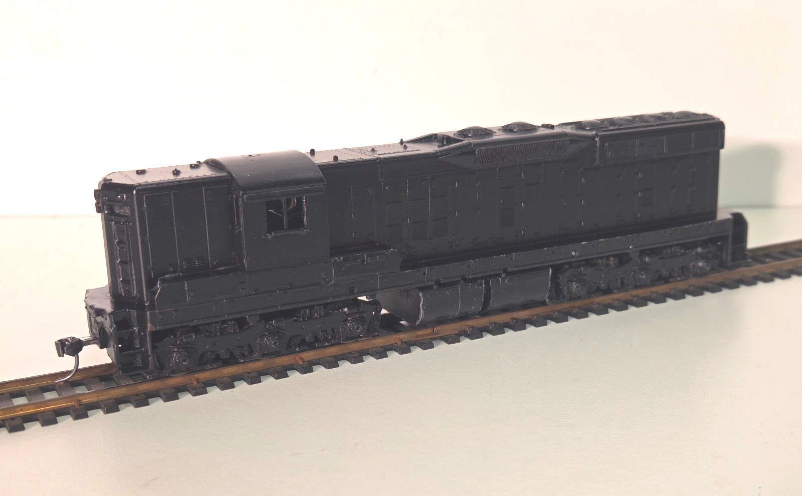 Vintage HO Scale ATHEARN SD7 Diesel Locomotive 6-Axle Drive / Kadee / was PRR