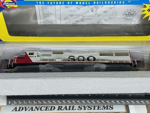 SOO LINE SD60 WHITE EMD LOCOMOTIVE DC / DCC Ready – ” RED NOSE ” HO Scale NEW