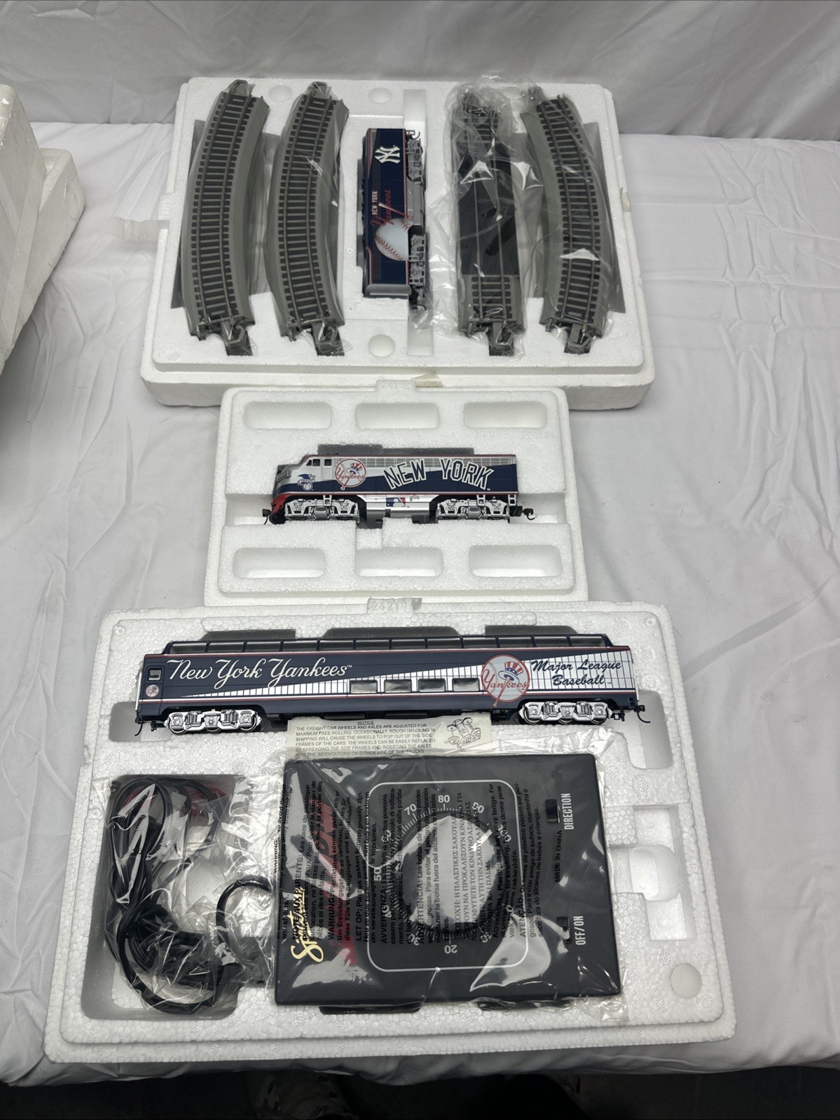 Hawthorne Village New York Yankees Express Collectible Train Set 90181-82-83