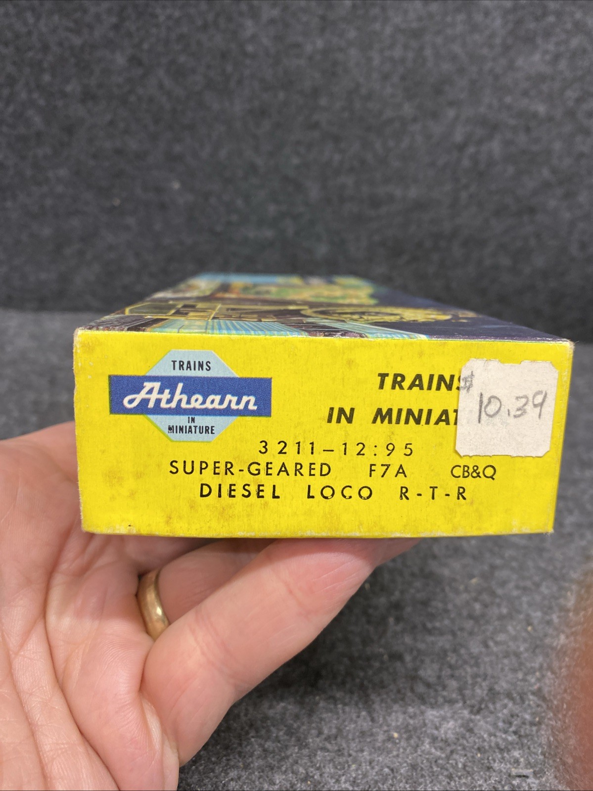 Athearn 3211 CB&Q F7A Super-geared Diesel Yellow Box R-T-R Diesel (AT050226-01)