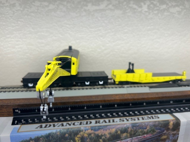 CHICAGO & NORTH WESTERN / 200 ton ROTATING HD WRECK CRANE w/TENDER HO SCALE NEW