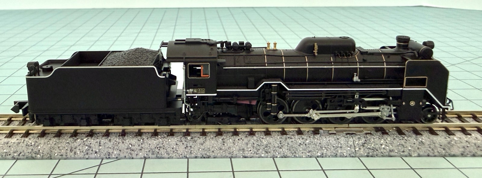 Kato 2016-8 Steam Locomotive Type D51 200 (N scale)