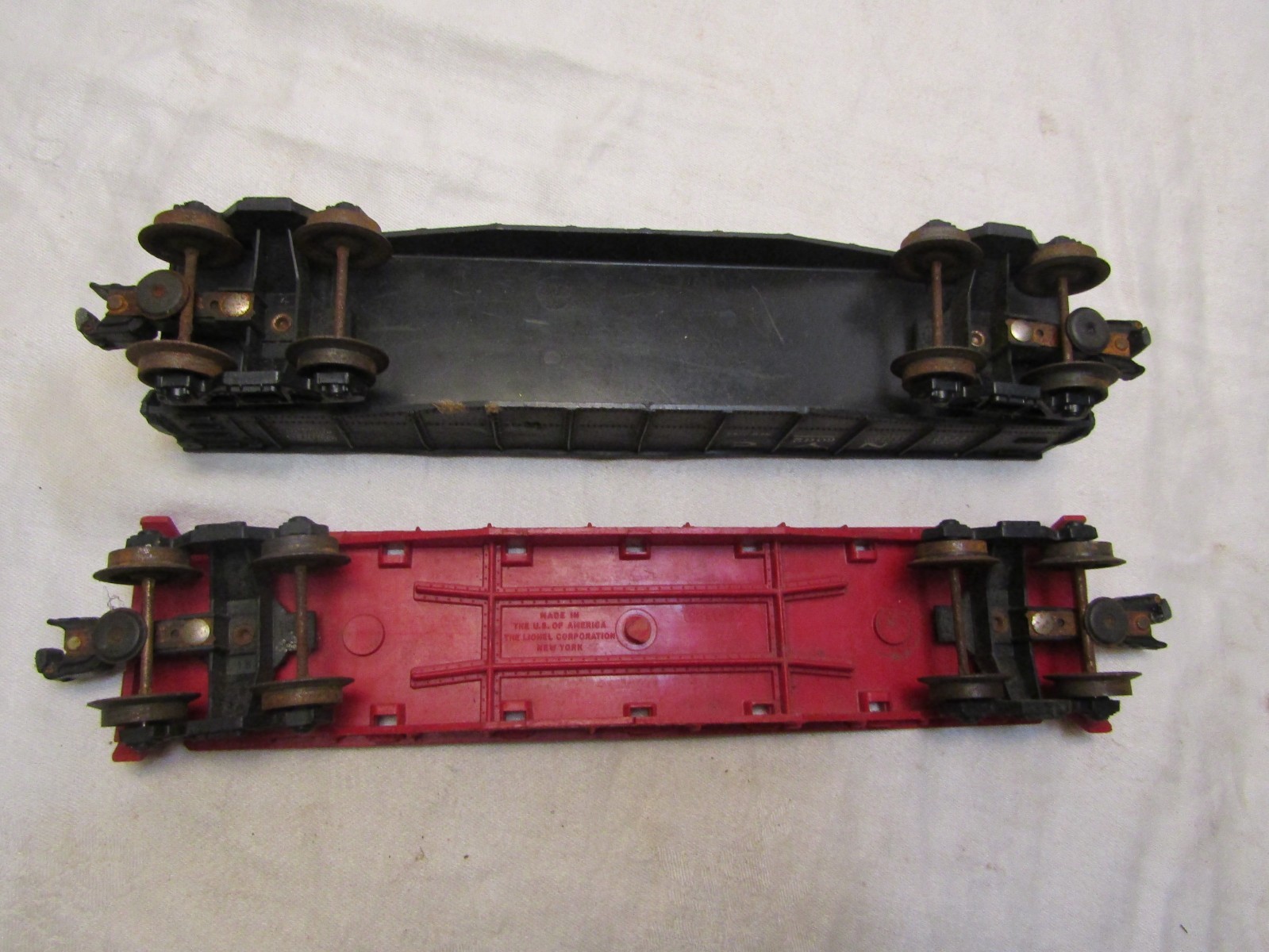Lionel Train Steam Engine Locomotive Number 027 With Tender Caboose and Cars