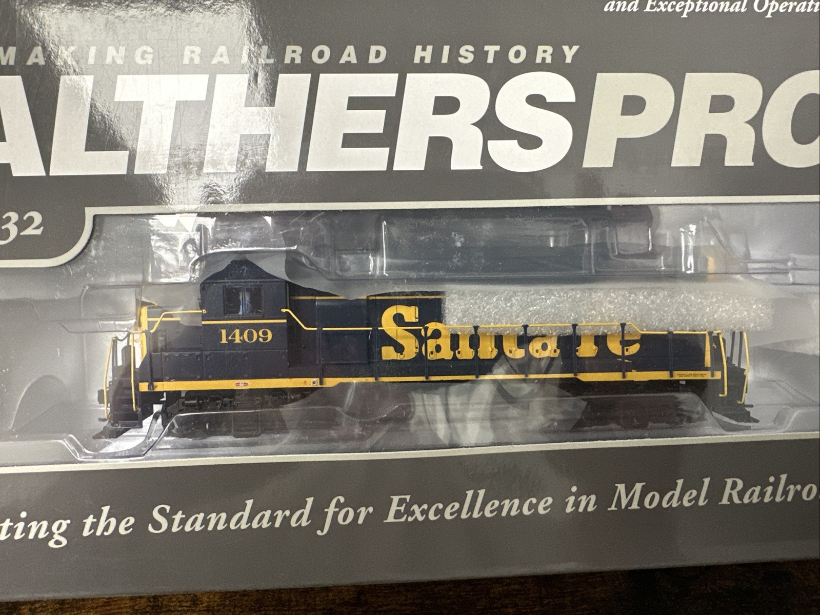 Walthers Proto HO Scale #920-42150 EMD GP35 PHII ATSF/Santa Fe #1409 w/DCC CC