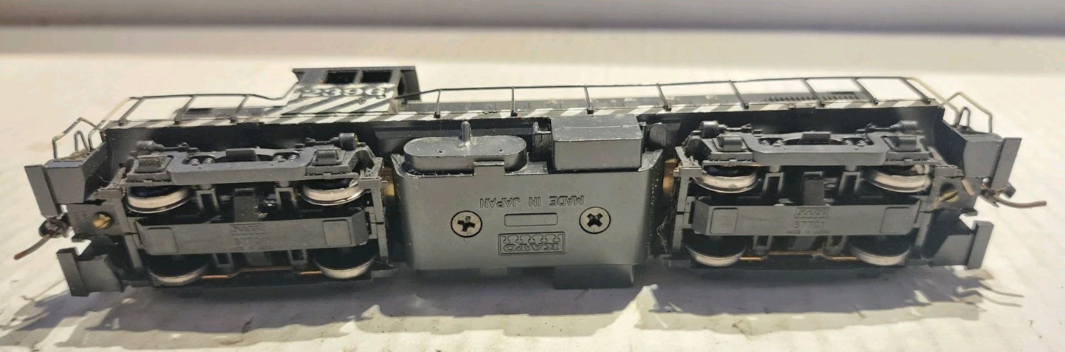 Kato HO Scale RS-1 Diesel Engine AT&SF #2396