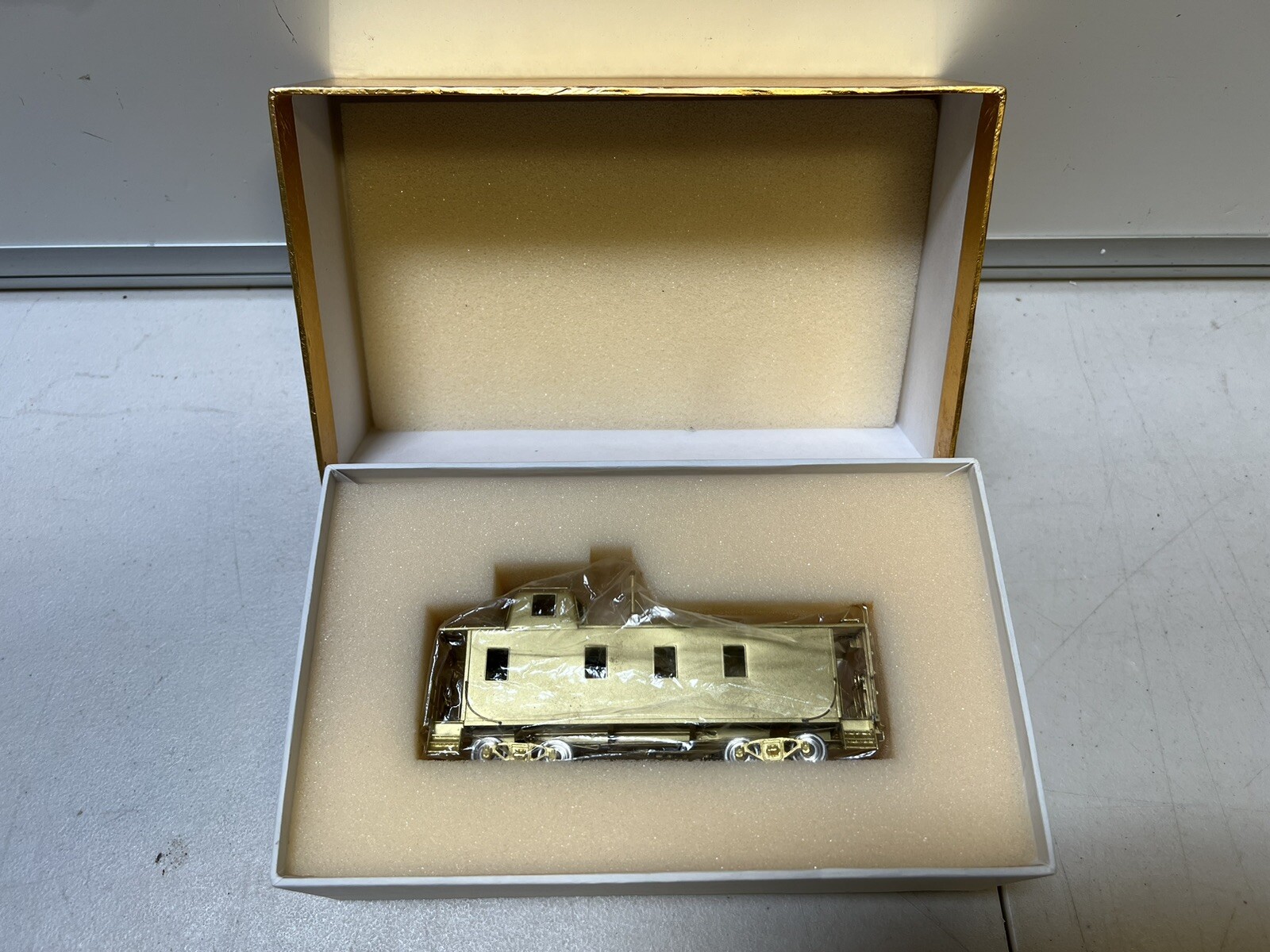 HO Scale Oriental Limited Brass CB&Q International NE-12 UP Caboose *ROB