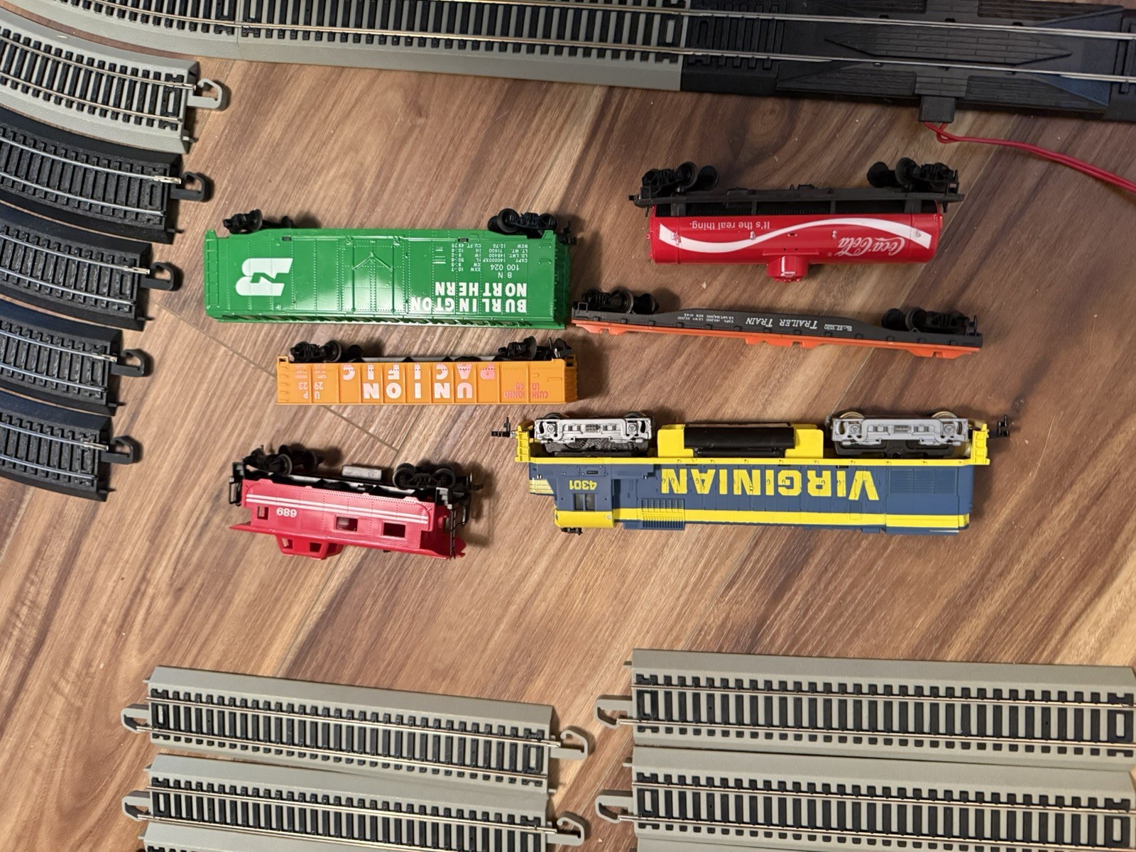 Tyco Train Set-Virginian Locomotive, Boxcar, Log Car, Coal Car, Coke HO Scale