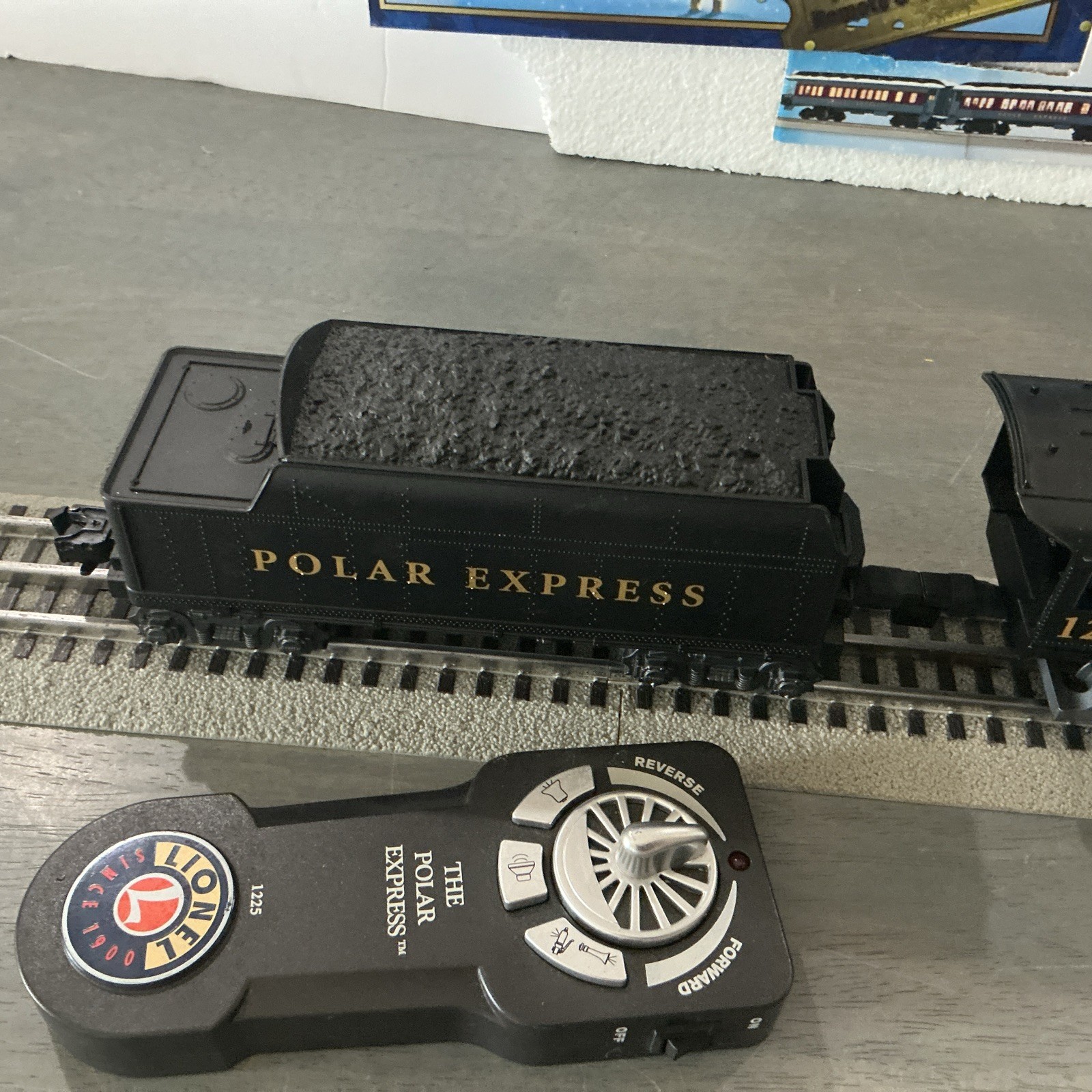 LIONEL POLAR EXPRESS™ O GAUGE WITH LIONCHIEF BERKSHIRE ENGINEw/TENDER & REMOTE x