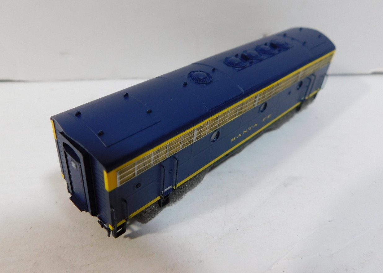 Atlas N Scale Diesel Locomotive Santa Fe Blue Shell