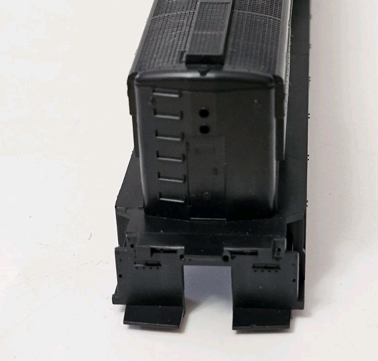 Athearn blue box HO GE U28-B Undecorated Shell with Handrails – LOOK