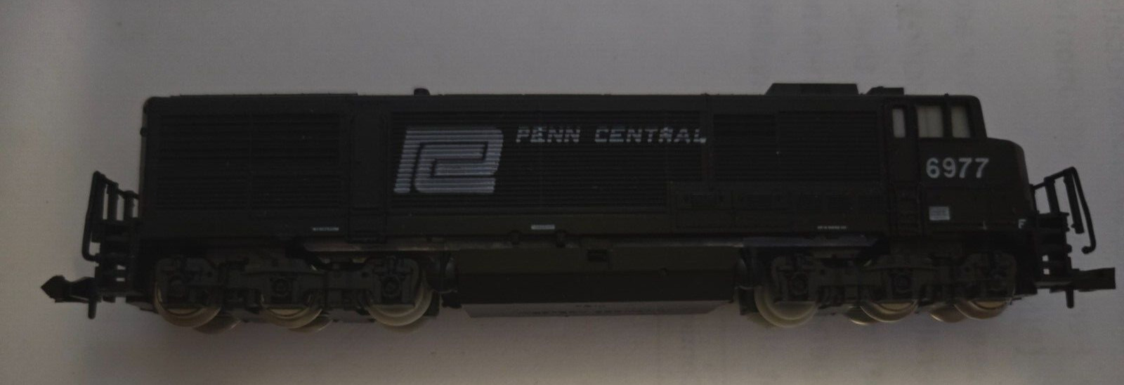 Minitrix N U28C Diesel Locomotive Penn Central #6977