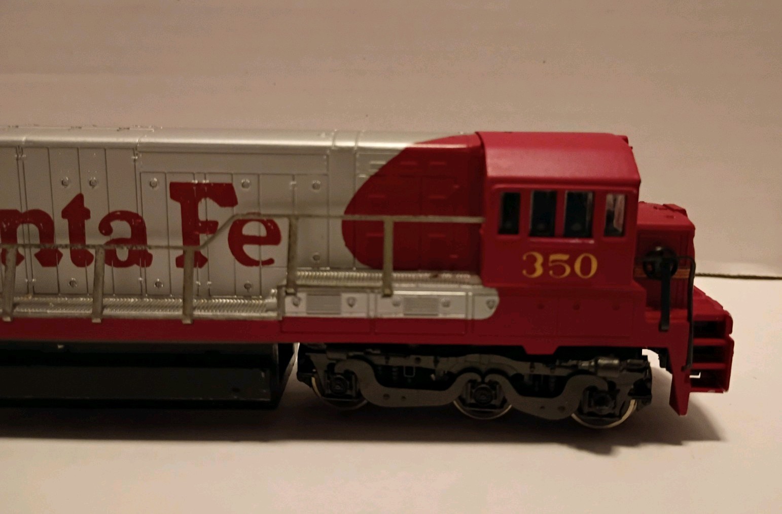 Bachmann GE U36B Diesel Locomotive. Santa Fe #350. Nice Shell!