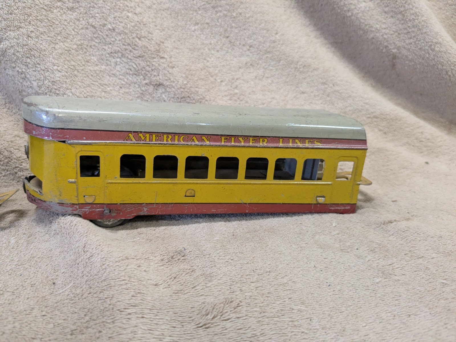 American Flyer Prewar Hiawatha Streamliner Lot of 4 Untested Yellow Gray