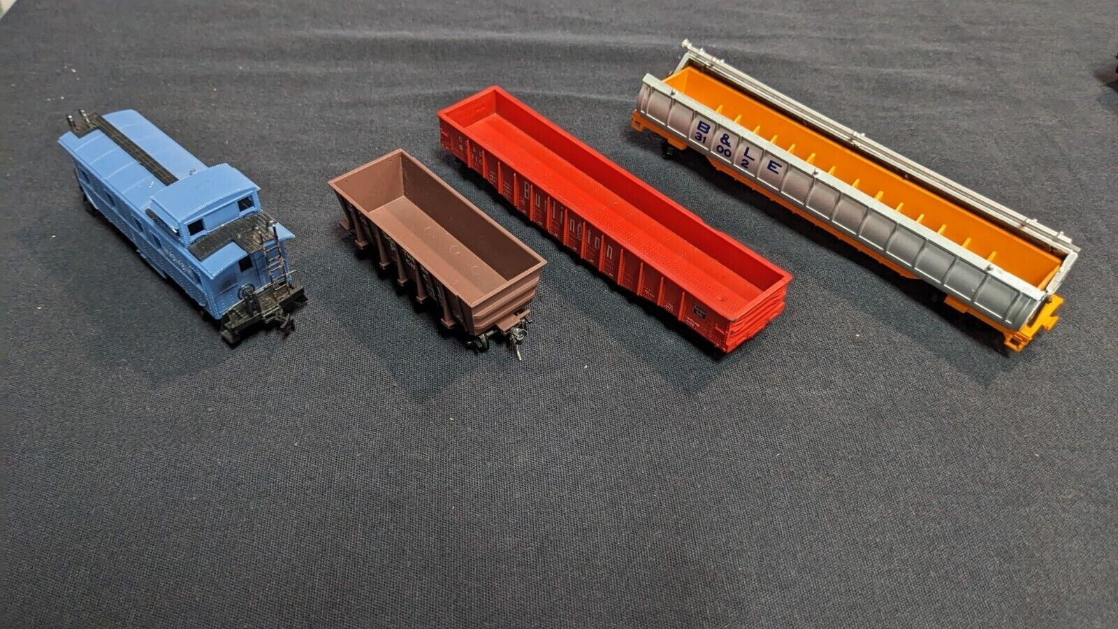 Mixed HO Train Lot: Lionel Switcher, Tyco & Bachmann Freight, Others