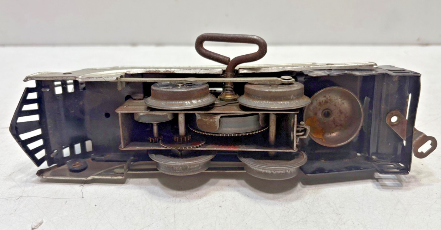 VINTAGE HAFNER 1010 “O-27” SCALE WIND UP LOCOMOTIVE & 2 CARS, RUNS