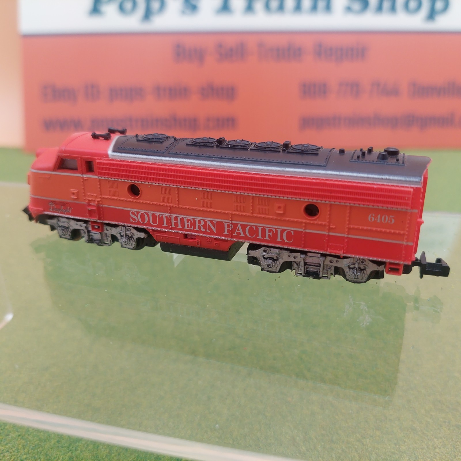 Life-Like ~ N-Scale #6405 Southern Pacific “Daylight Paint Scheme” F 7 Diesel
