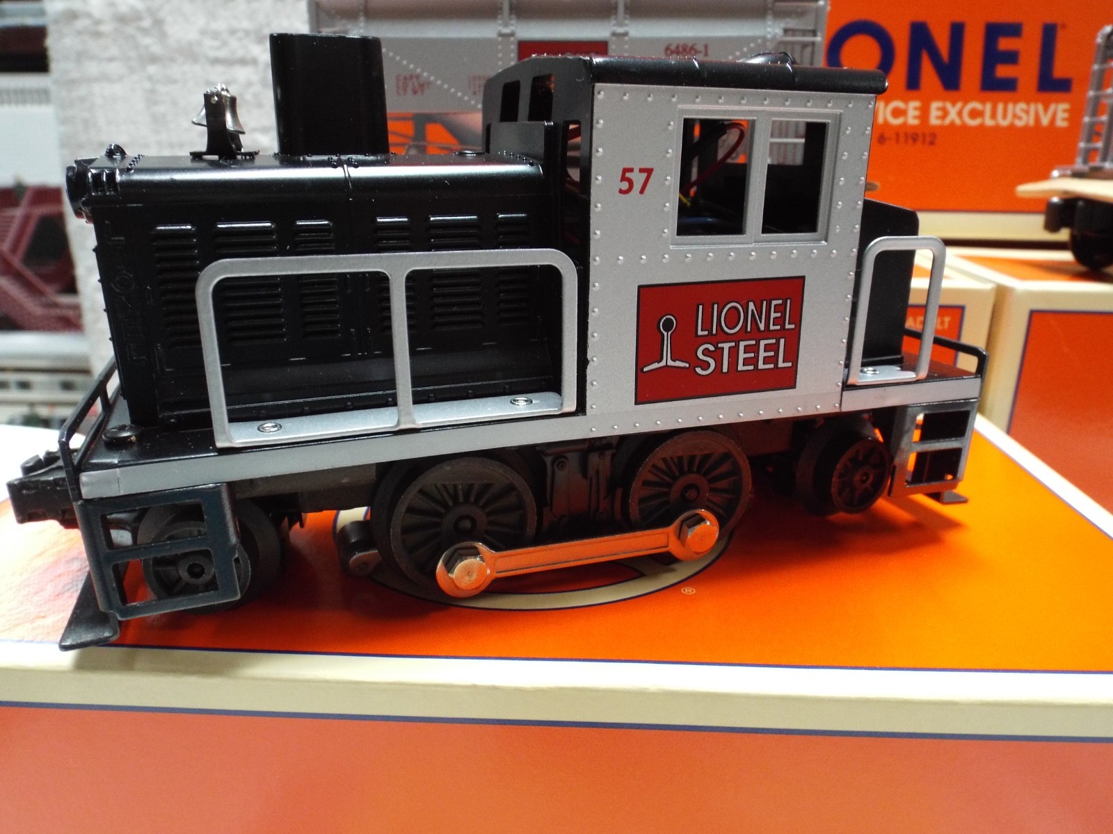 LIONEL 6-11912 LIONEL STEEL SERVICE STATION SWITCHER SET TMCC, O/O27- NIB