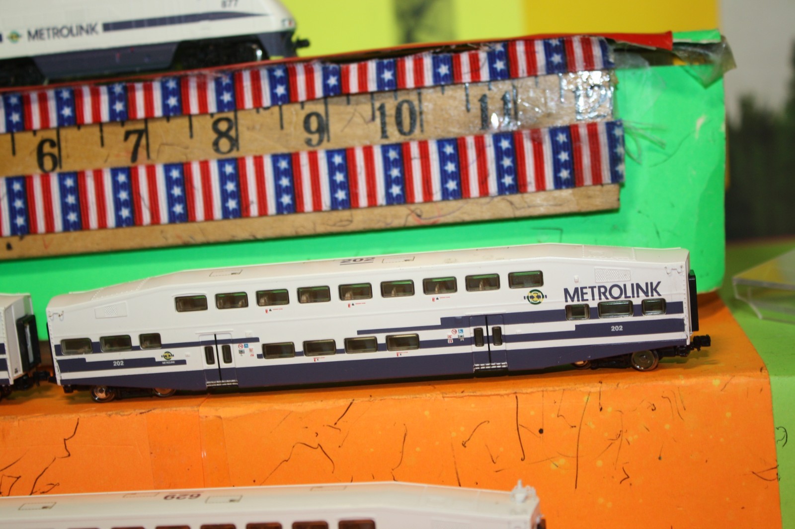 Athearn* N Scale F59Phi Metrolink #877 Light Rail 4 Piece Train Set