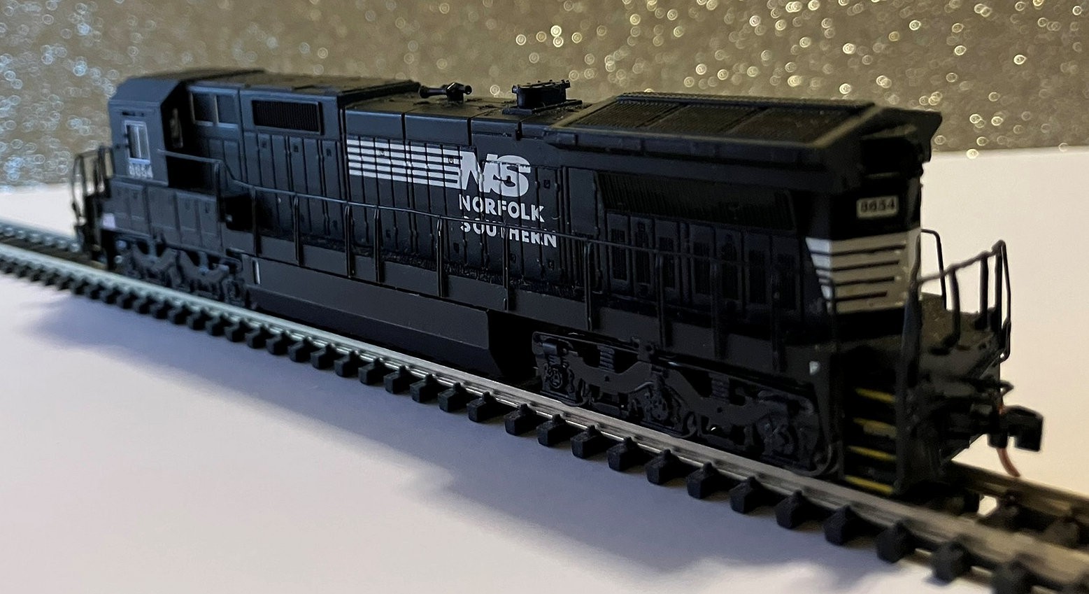 Bachmann Spectrum N-Scale GE Dash 8-40C NS 8654 DC Ready Paper Work Display Case