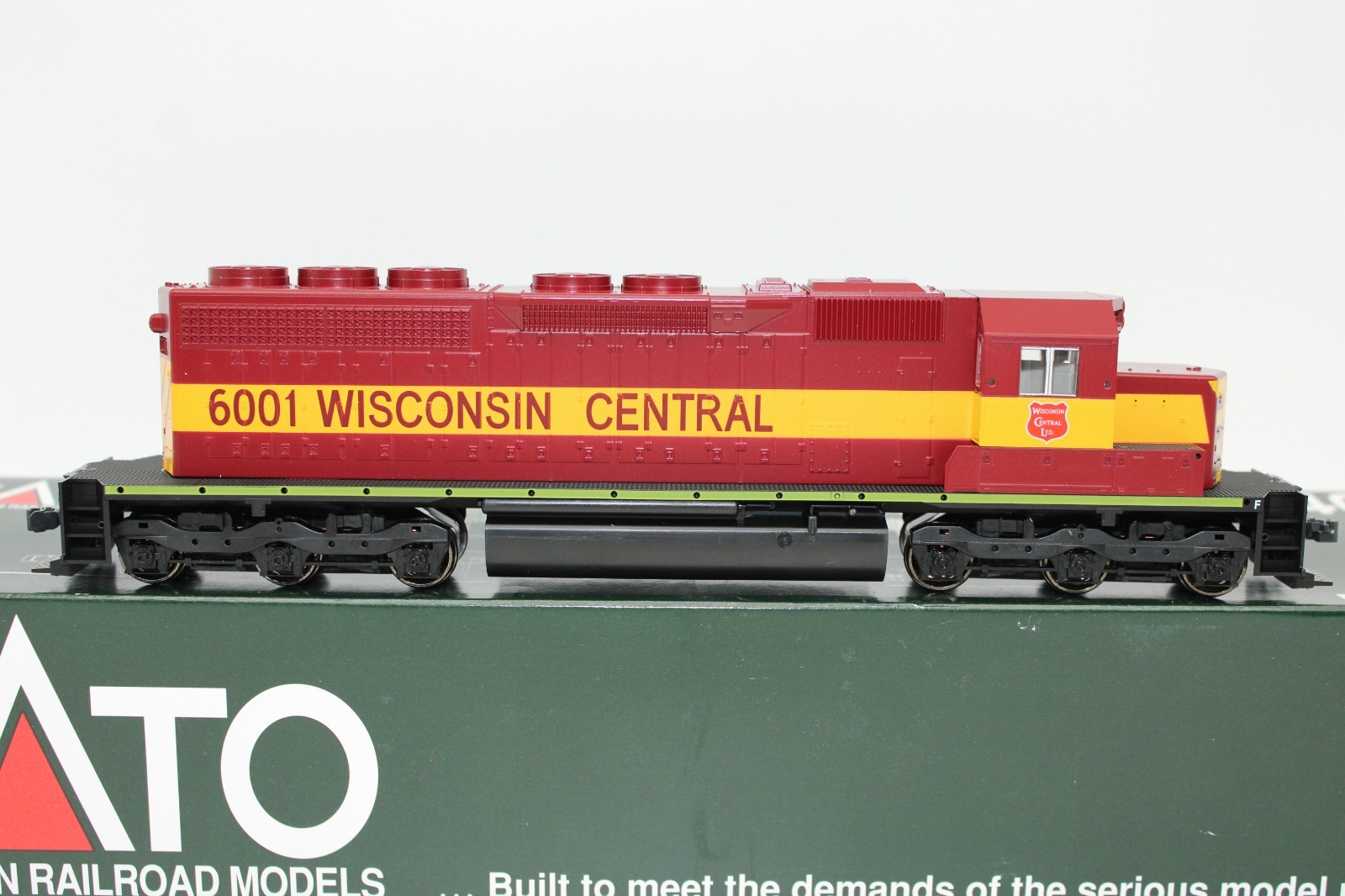 Kato HO WC Wisconsin Central SD40 Diesel Locomotive #6001 NOS 37-6329 DCC Ready