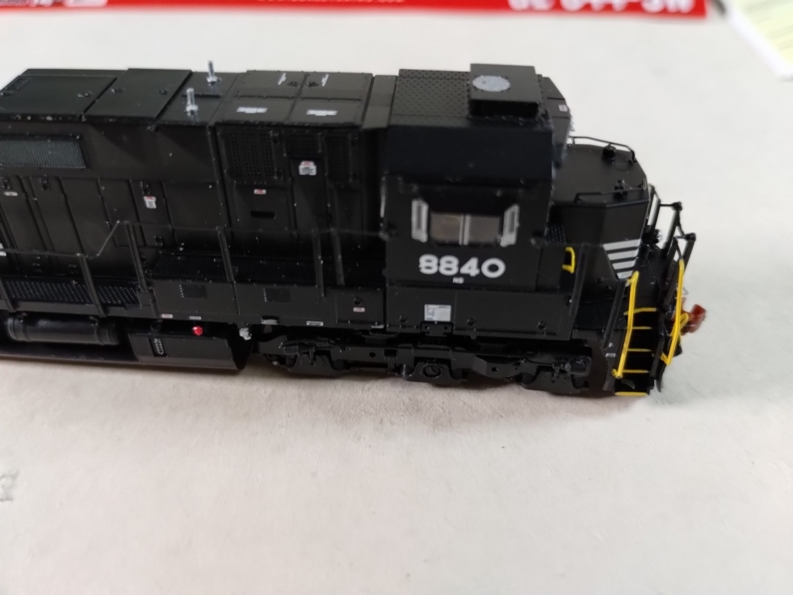 ScaleTrains Rivet Counter N Scale GE C40-9, Norfolk Southern #8840 DCC & Sound
