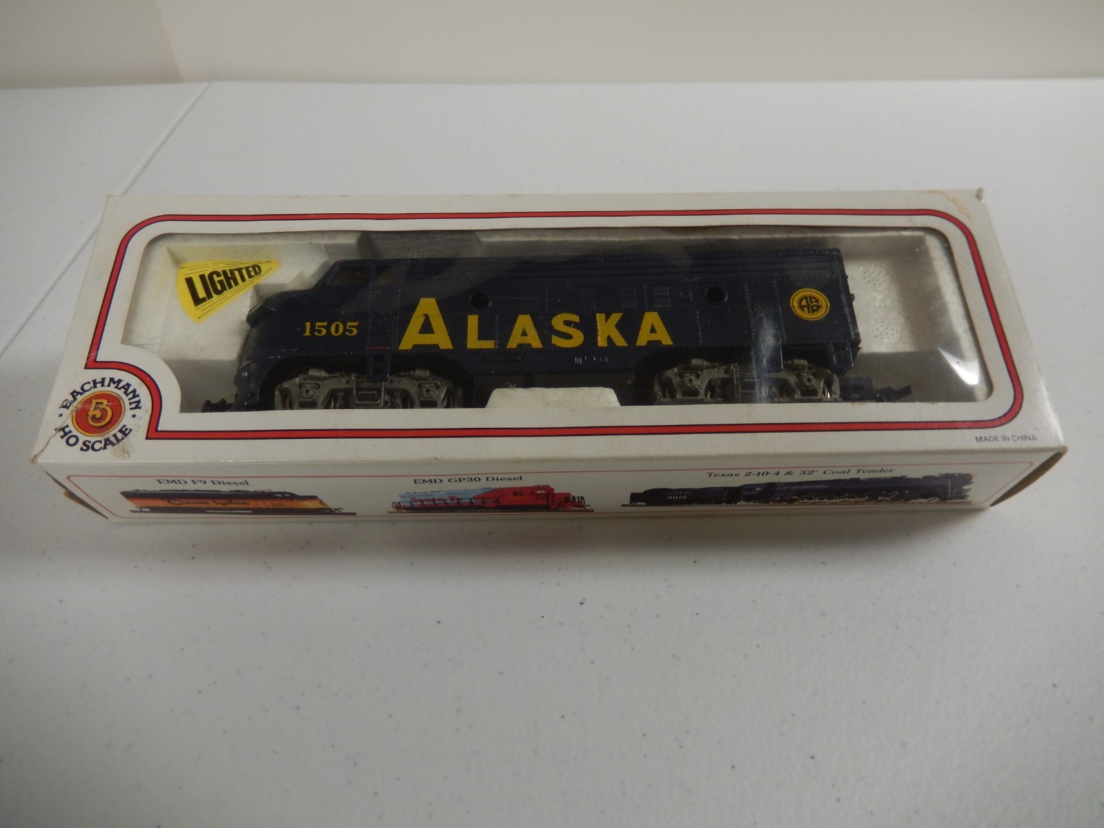 Bachmann HO Alaska 1505 E.M.D. F-9A Powered Diesel 61518 – BOX