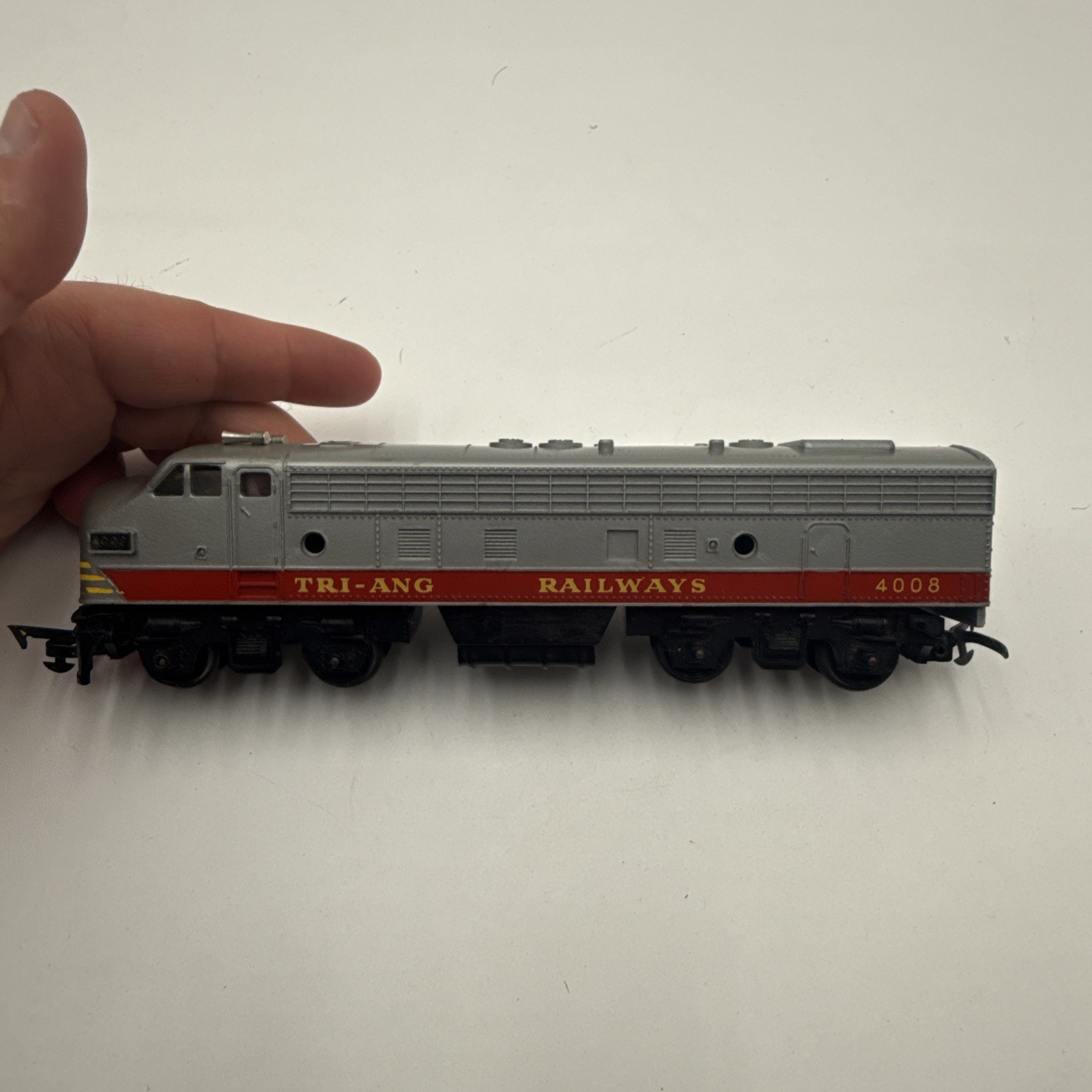 TRI-ANG RAILWAYS R-57 TC SERIES DUMMY DIESEL LOCOMOTIVE #4008