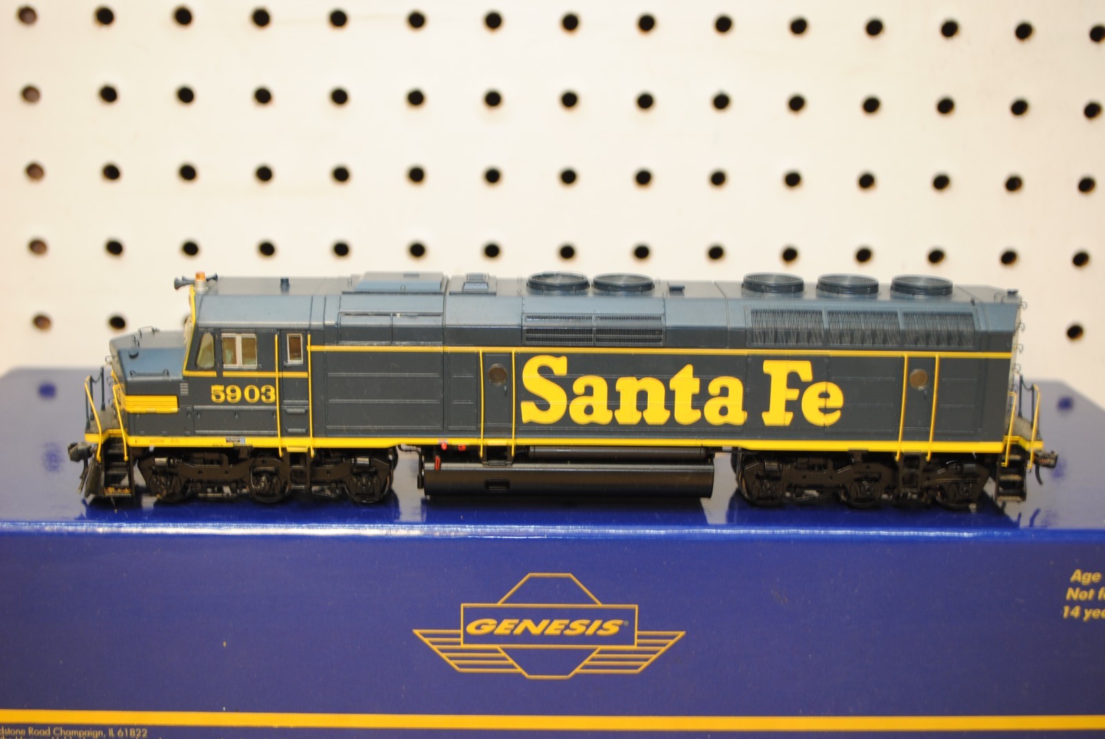 Athearn Genesis ATHG67579 Santa Fe #5903 F45 Diesel Locomotive HO