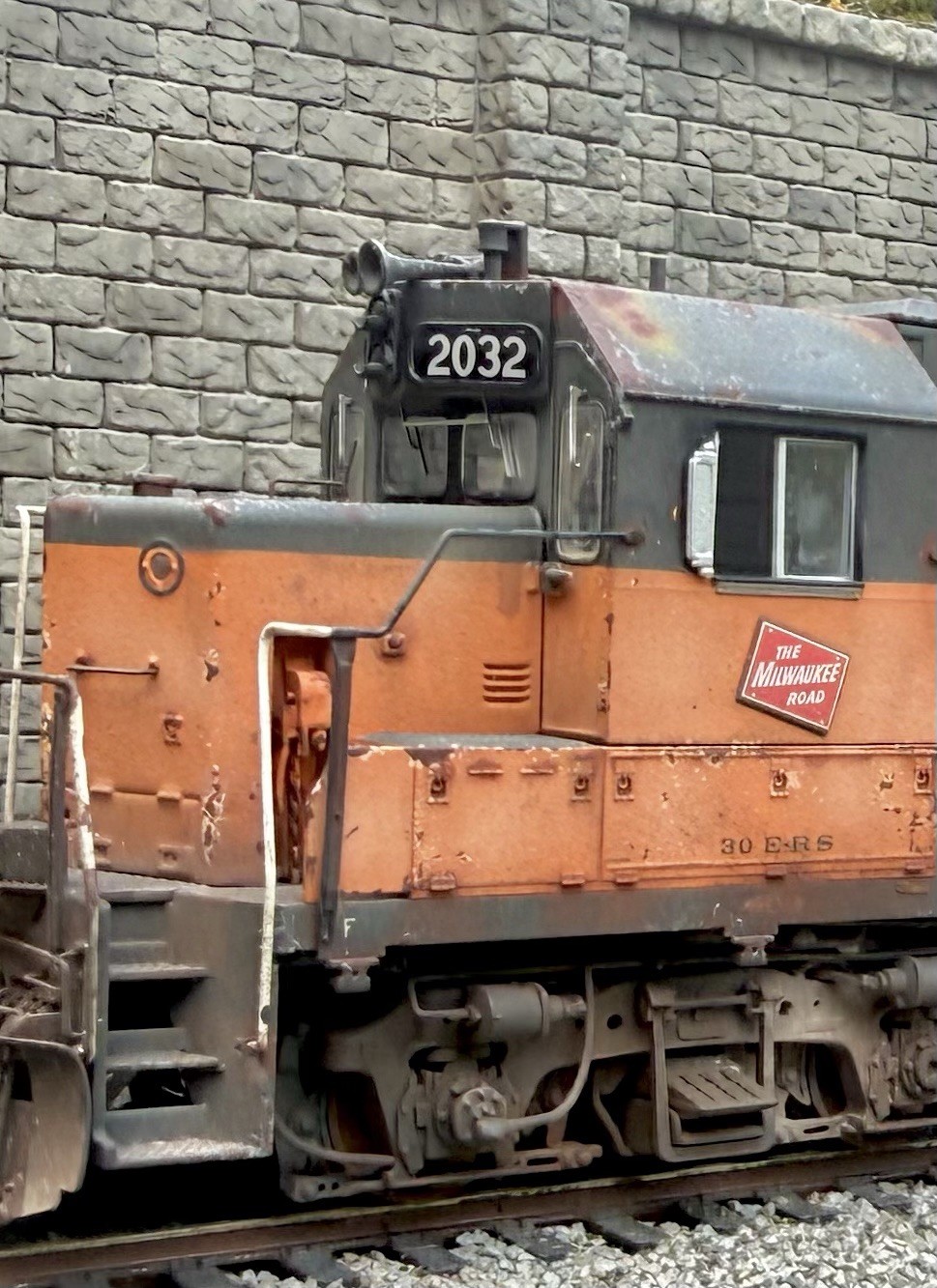 HO ScaleTrains Rivet Counter GP40 Milwaukee Road Sound/DCC /NIB/weathered