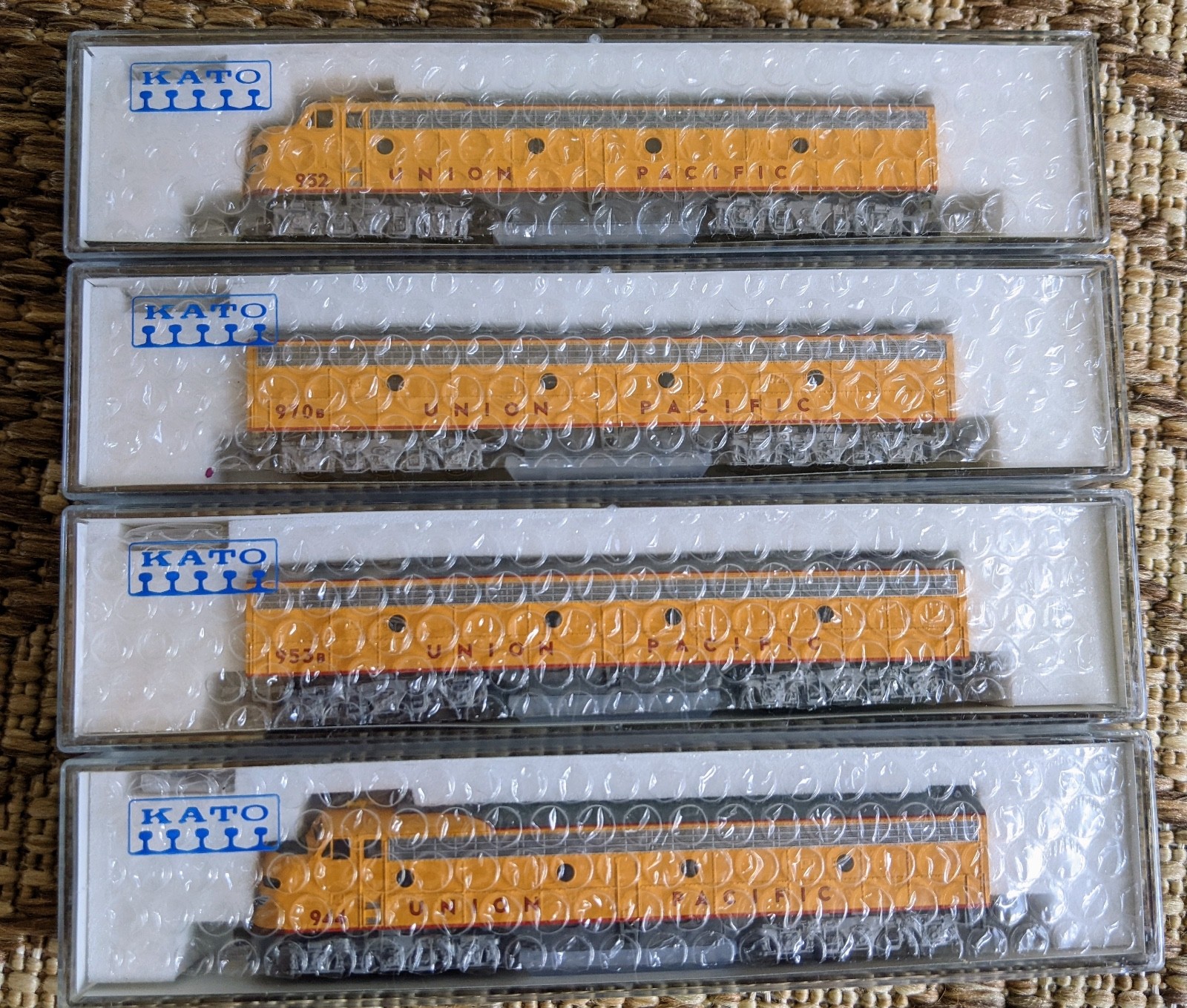 KATO N Scale E9A & E9B Union Pacific Locomotive 4 Engine Set