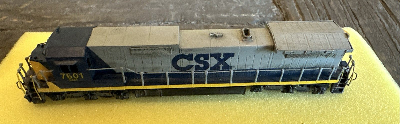 Hallmark Models N Scale Brass #594 GE Dash 8-40C CSX #7601 FP Pre-Owned Need TLC
