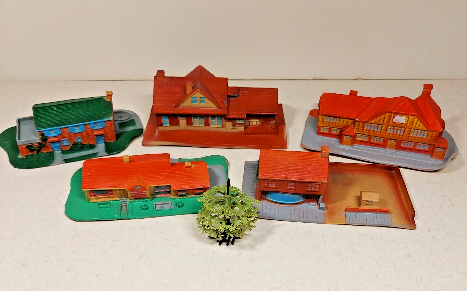 Vtg Lone Star N Scale UP Locomotive Train & Cars Houses Trucks Station England