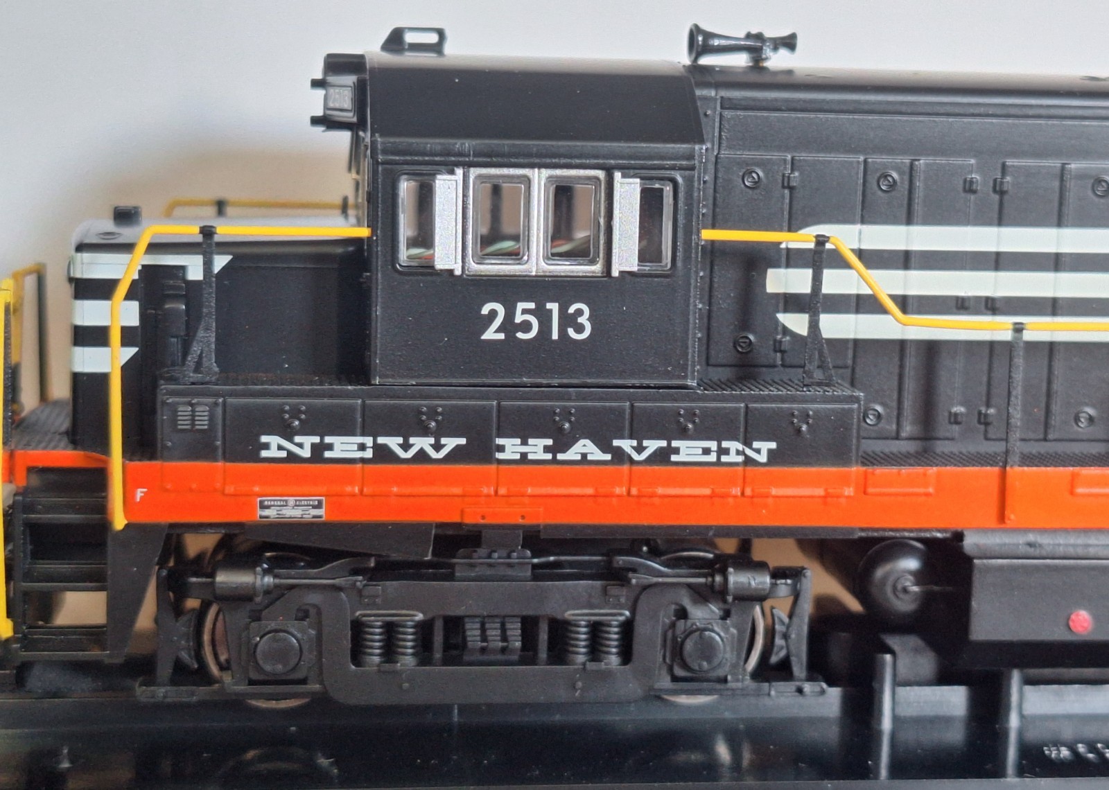 Bowser Executive Line #25151 HO EMD U25B New Haven Ph IV #2513 Standard DC