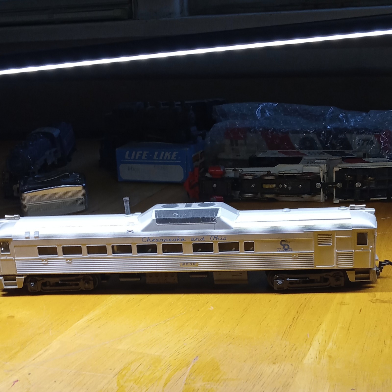 OO GUAGE =H.O! Budd .Locomotive. Built In Britian. Chesapeake&Ohio A Pusher!
