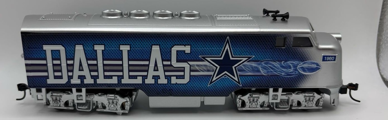 Bachmann Hawthorne Village Dallas Cowboys F3 Locomotive Train 14-02189-001