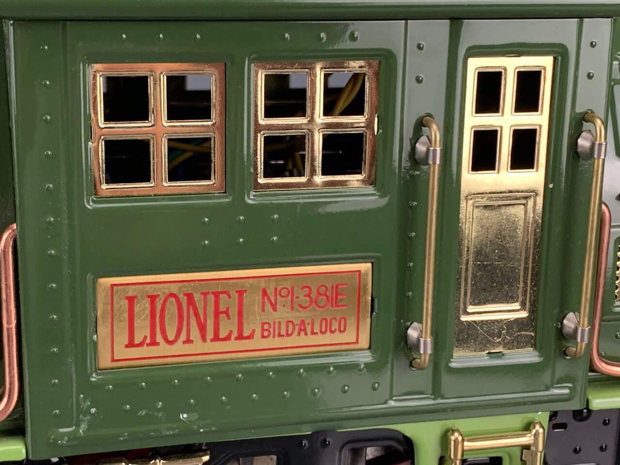 Lionel Classics Standard Gauge 4-4-4 Electric Locomotive Two Tone Green O2869