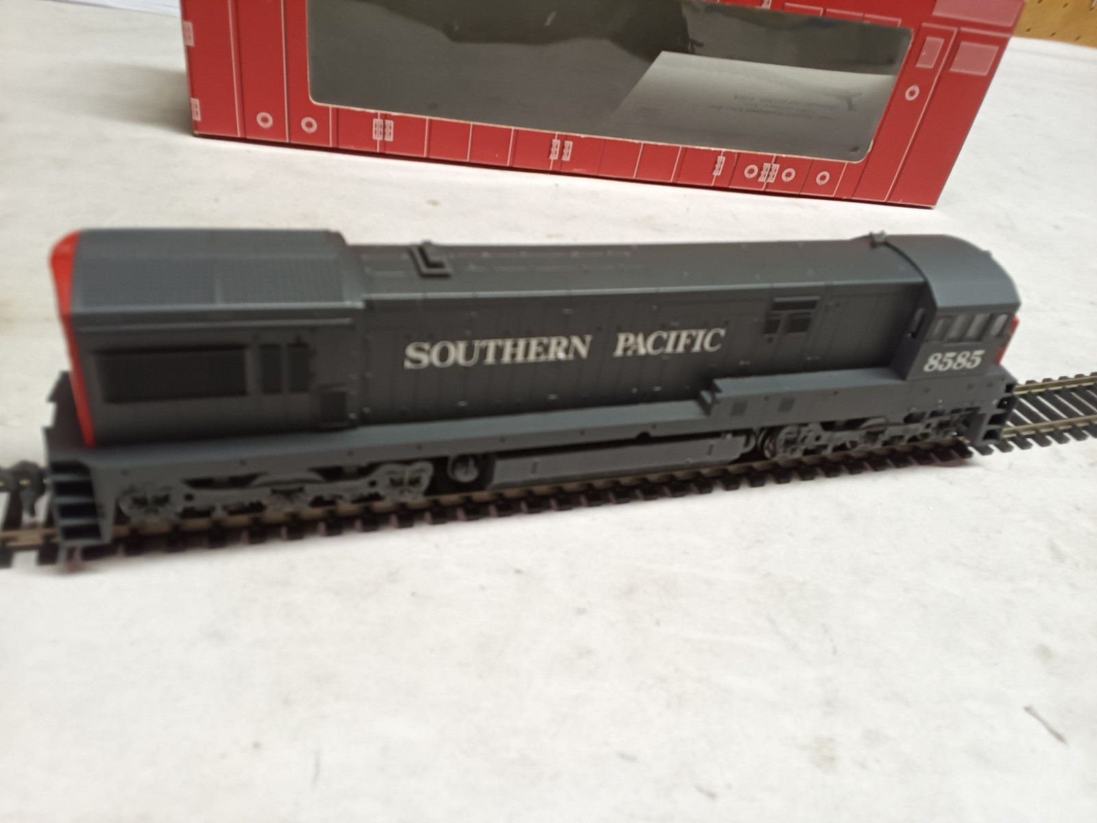 C-8 Atlas DC HO scale U33C SP #8526 road #8585 NOS diesel engine locomotive #27
