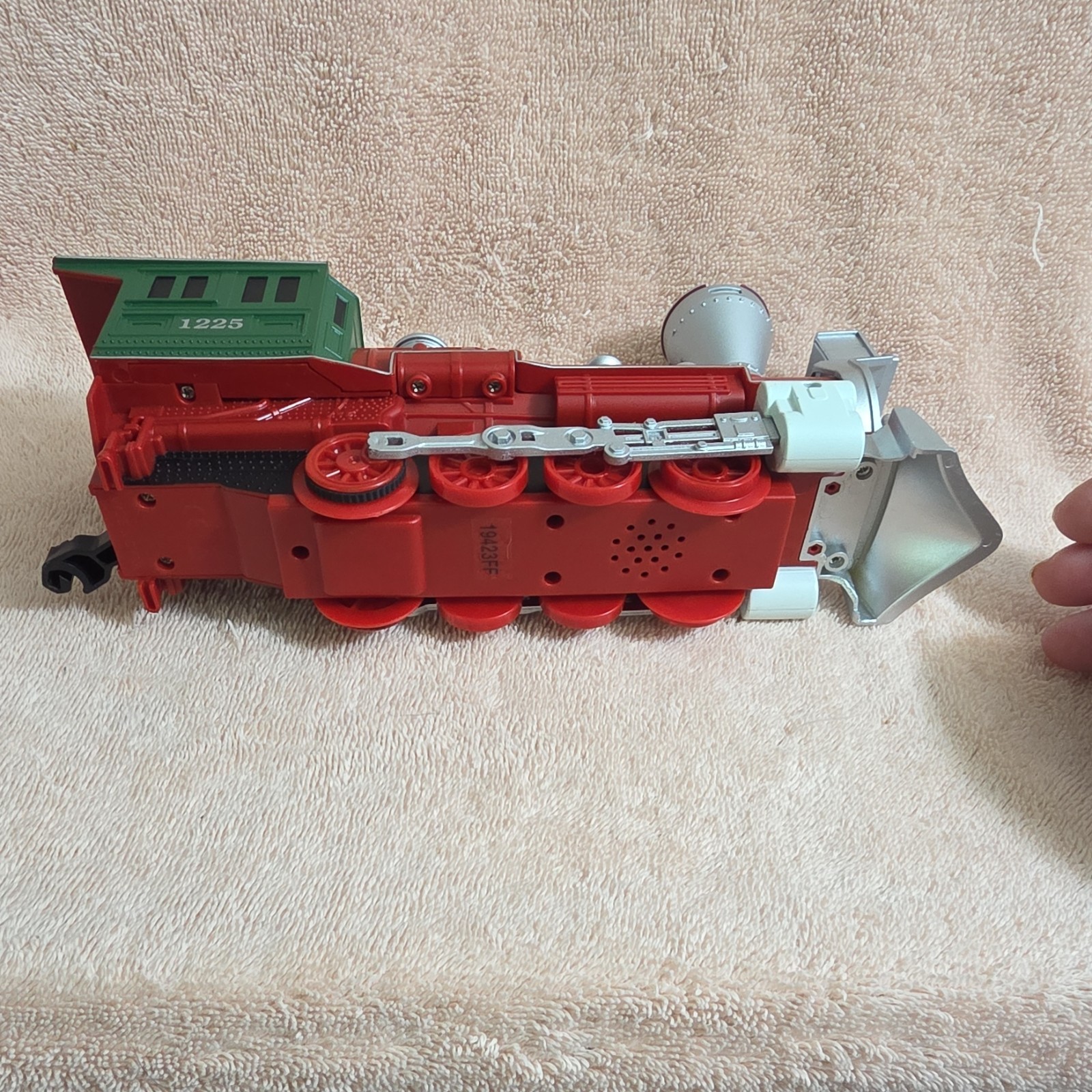 Red Green Silver Plastic Steam Locomotive Toy Train Model 1225