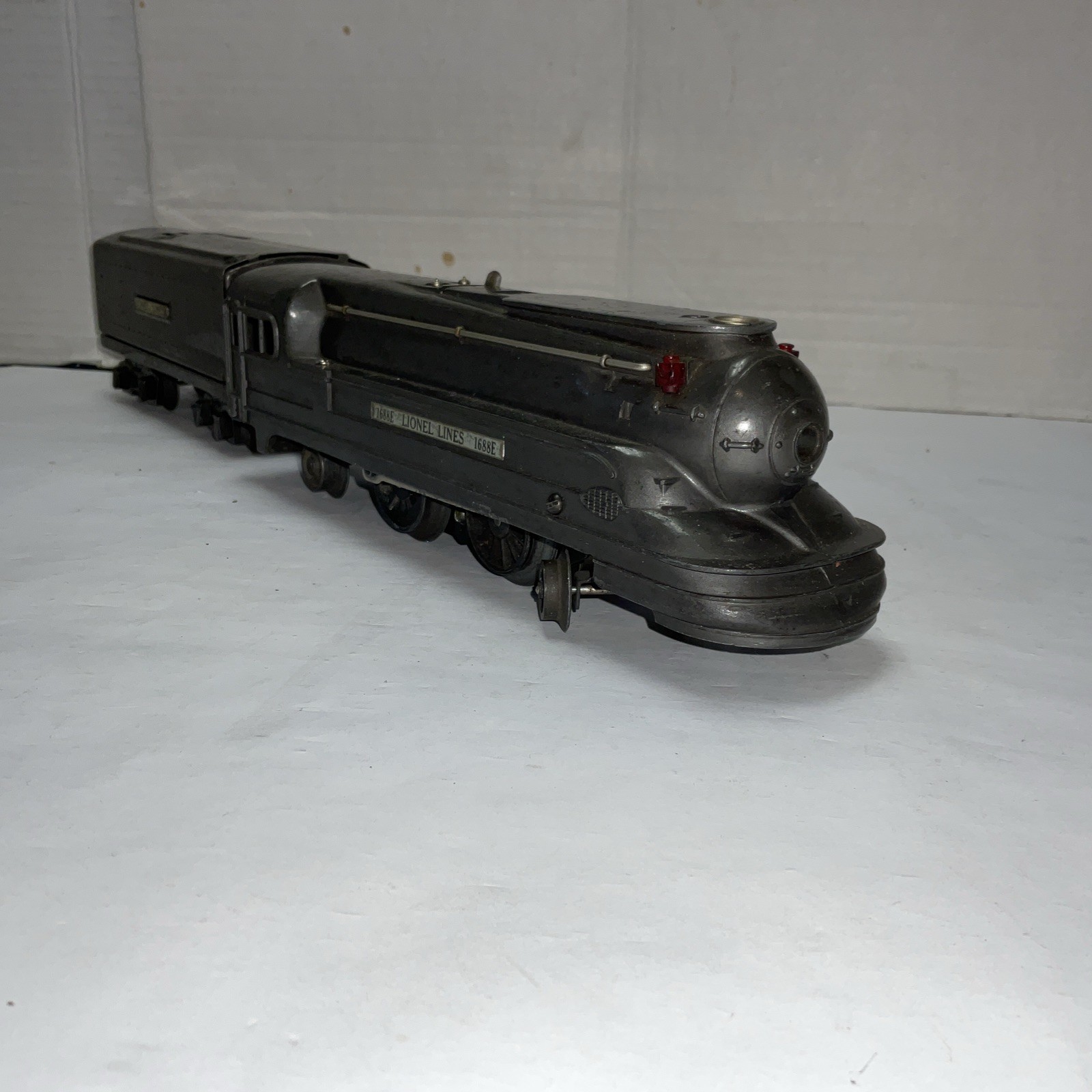 Lionel 1688E Steam Streamline Torpedo Locomotive & Tender O Gauge Tested Runs ^