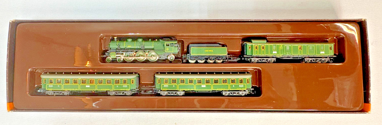 Z Scale Marklin Mini-Club 8102 K.Bay.Sts.B Bavarian S3/6 4-6-2 Loco & Passenger