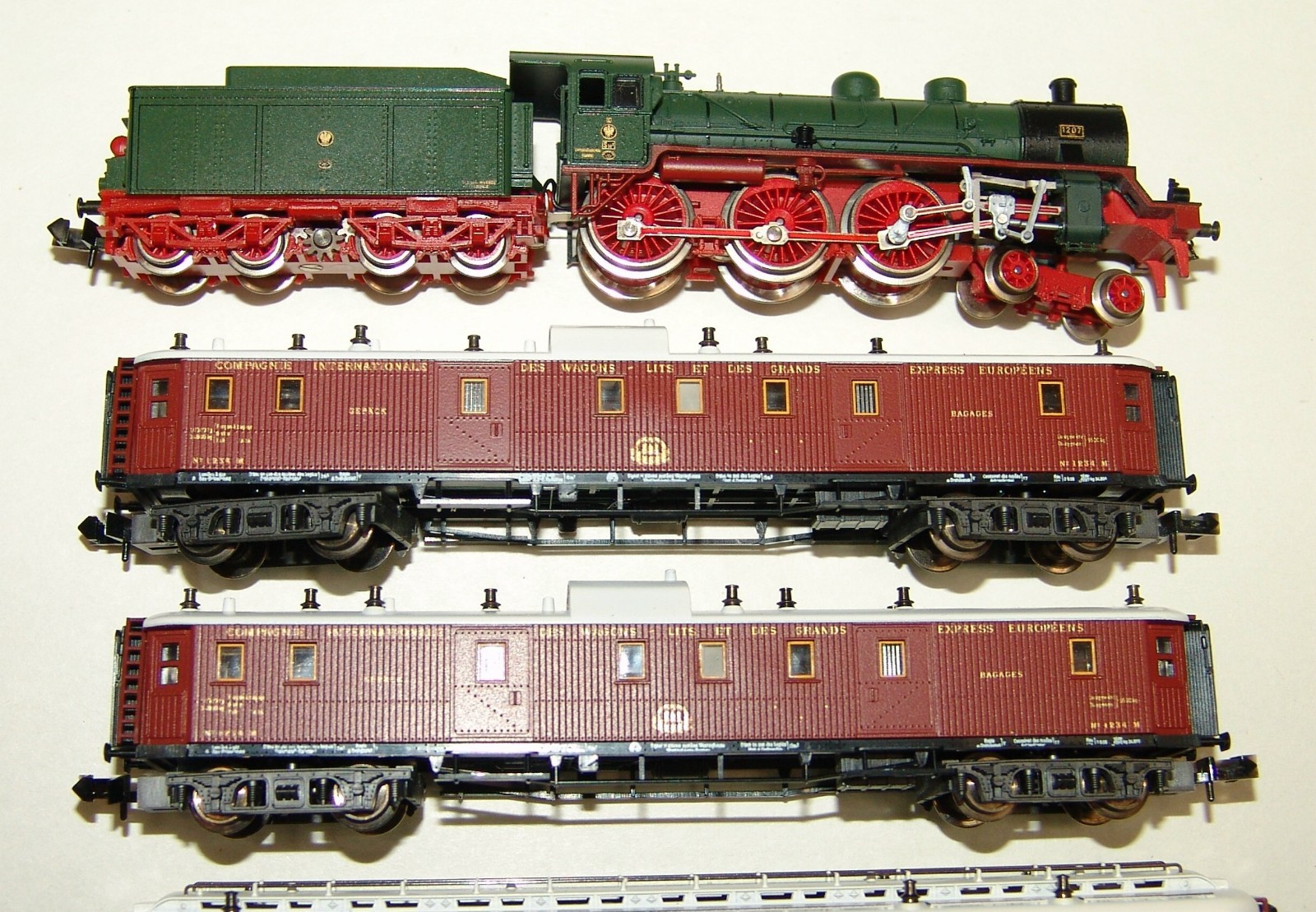 MINITRIX N SCALE 1017 ORIENT EXPRESS 5 CAR PASSENGER SET WITH 2-6-0 (L
