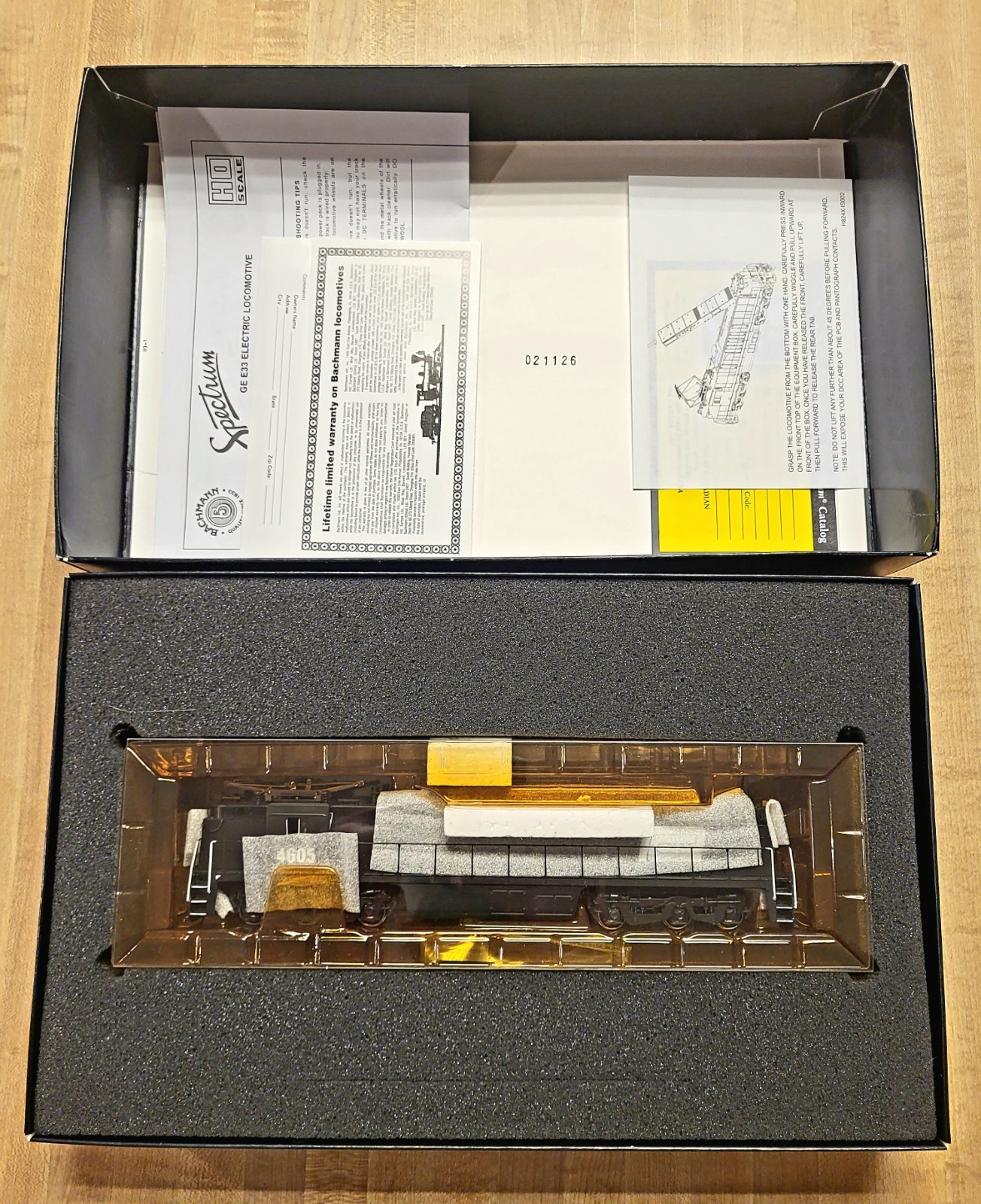 Bachmann Spectrum 82405 GE E33 Electric Locomotive Penn Central #4605 PC