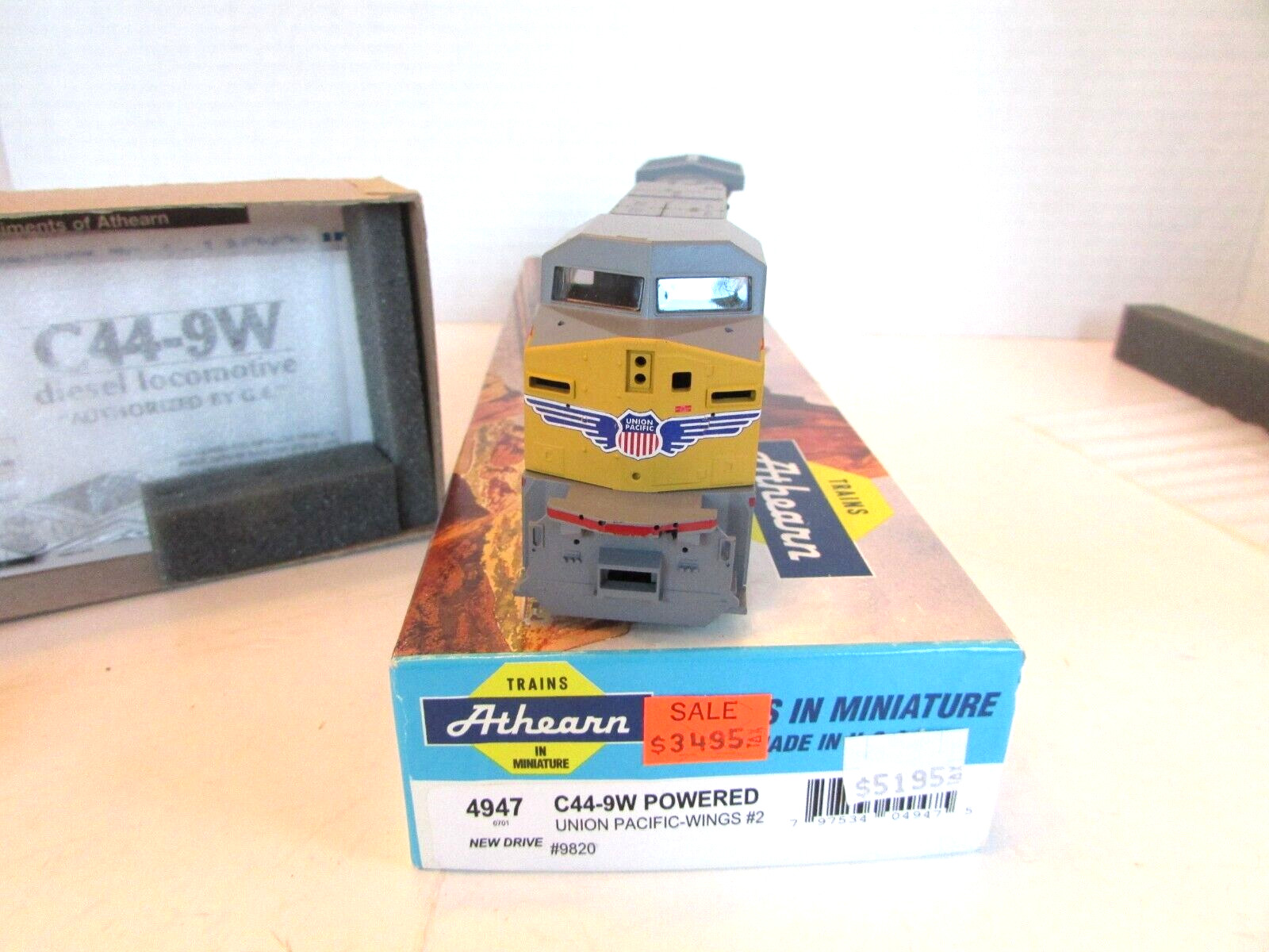 Athearn 4947 HO C44-9W Powered Union Pacific Wings #2 Locomotive #9820 w/box E1