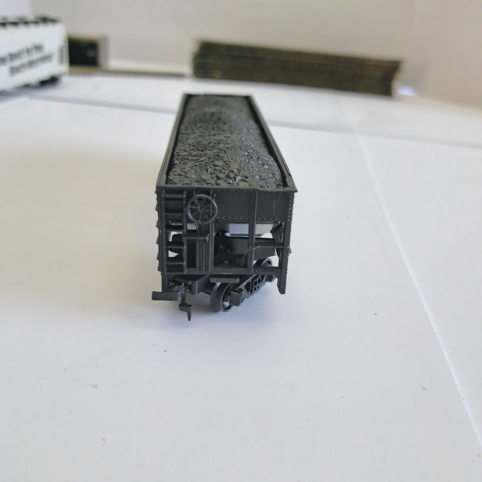 HO Scale AHM Alco Century 424 Central NJ Locomotive 1540, Tender, 3 Cars, Tracks