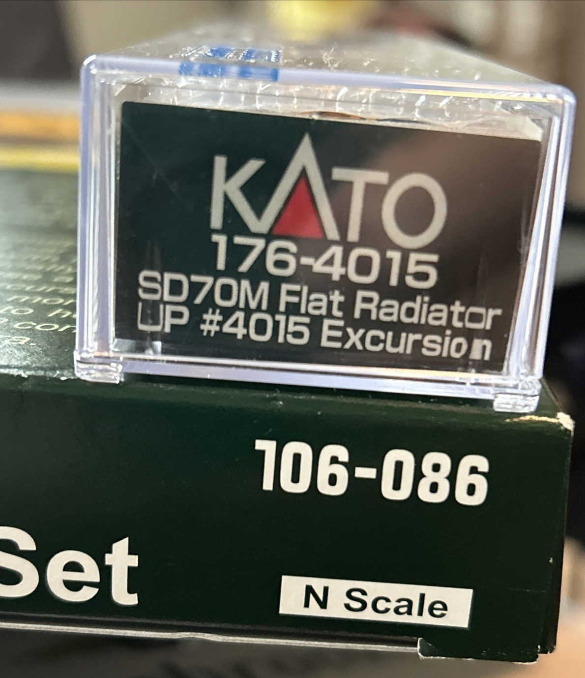 Kato N 106-086 Union Pacific UP Excursion Set + SD70M #4015 176-4015 – New!
