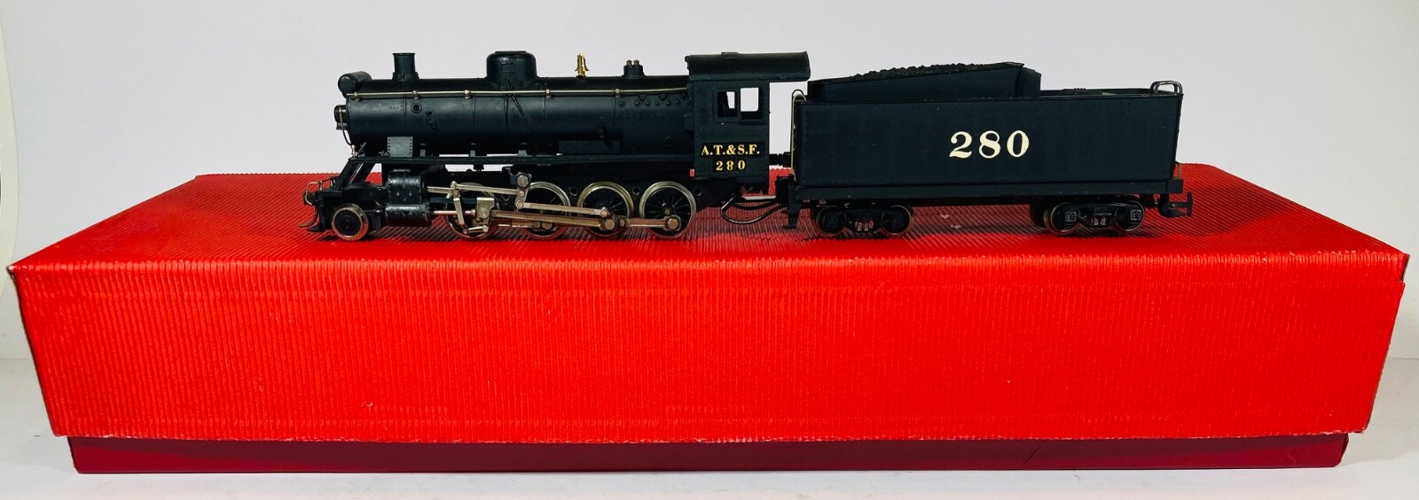 Rivarossi HO L280/R Steam Locomotive with Tender – 2-8-0 – Early Model 1952